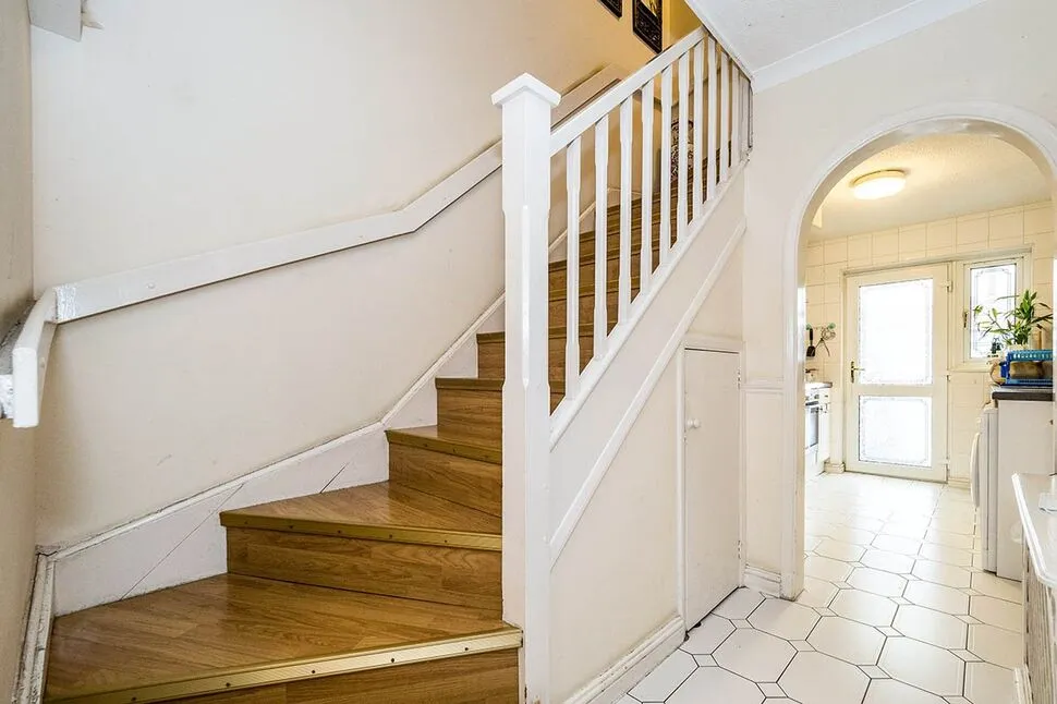 3 bed house for sale — Bracken Close, London, E6