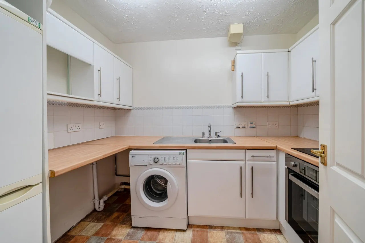 Waterside Court, Alton, GU34, photo 4