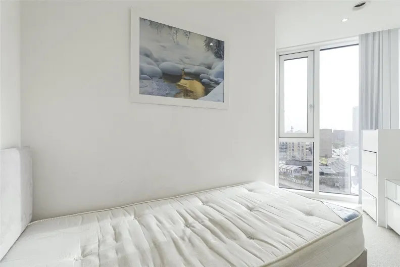 High Street, Stratford, E15, photo 8
