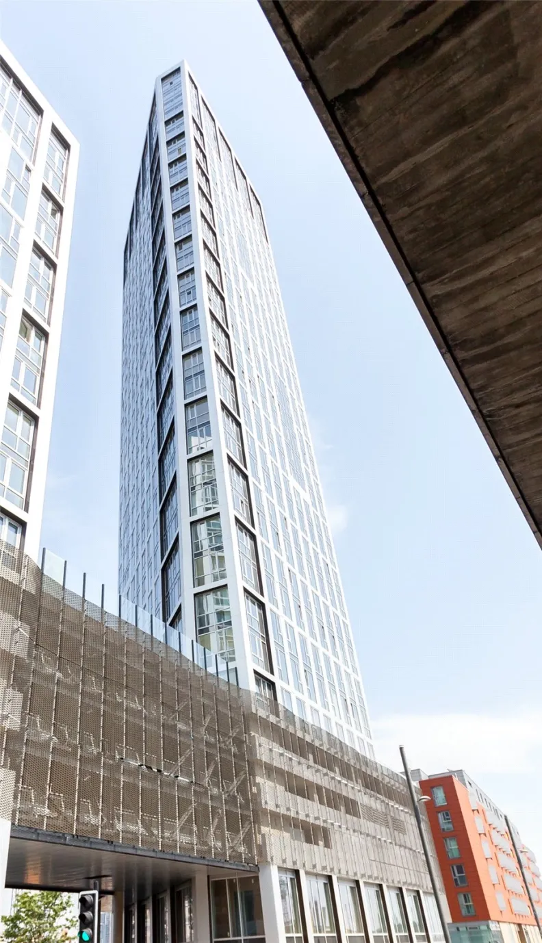 3 bed flat for sale, High Street, Stratford, E15