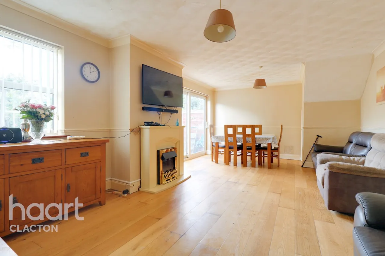 London Road, Clacton-On-Sea, CO15, photo 2
