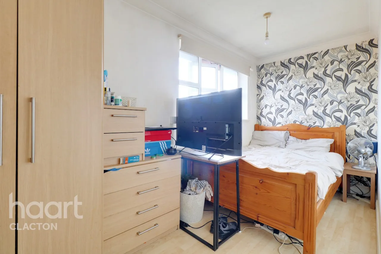 London Road, Clacton-On-Sea, CO15, photo 9