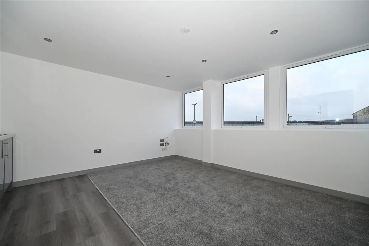 Green Lane, Yeadon, LS19, photo 3