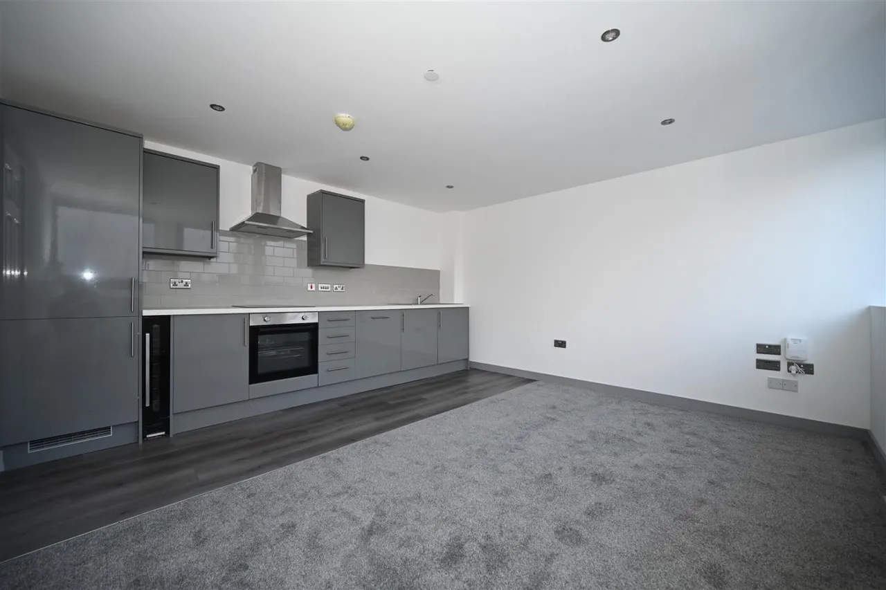 Green Lane, Yeadon, LS19, photo 2