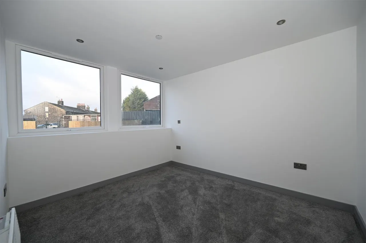 Green Lane, Yeadon, LS19, photo 5