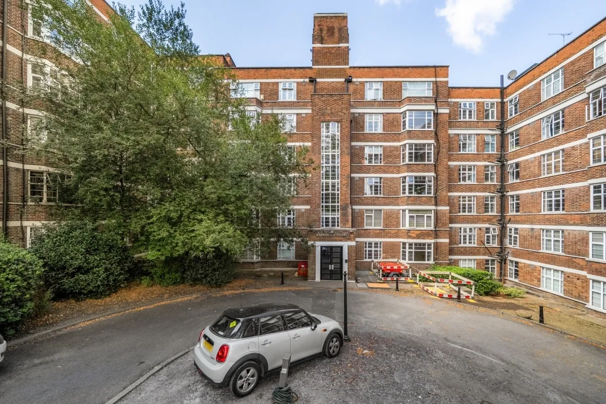 Colney Hatch Lane London N10, photo 2