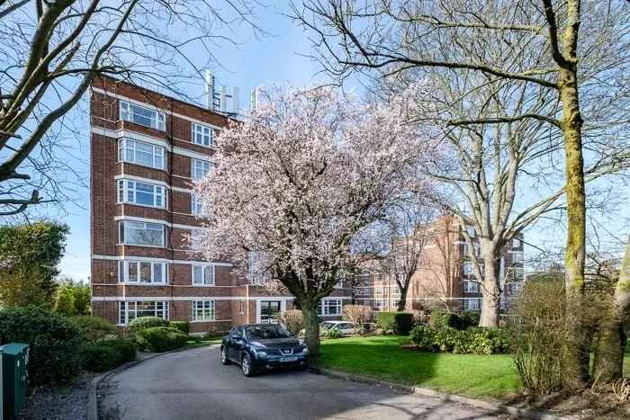 Colney Hatch Lane London N10, photo 10