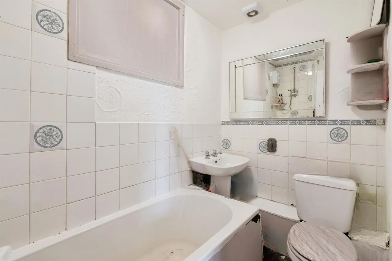 Coronation Avenue, East Tilbury, Tilbury, photo 9
