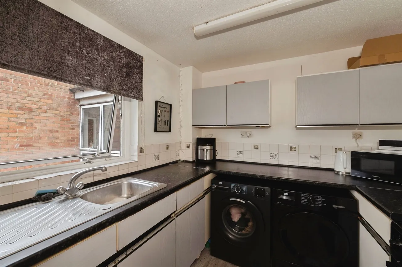 Coronation Avenue, East Tilbury, Tilbury, photo 6