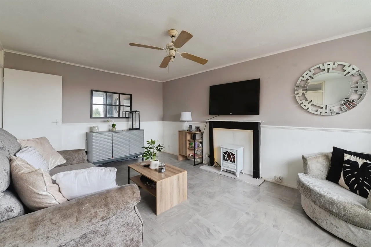 2 bed flat for sale — Coronation Avenue, East Tilbury, Tilbury