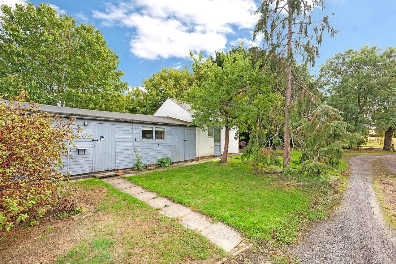 High Street, Tilbrook, PE28, photo 24