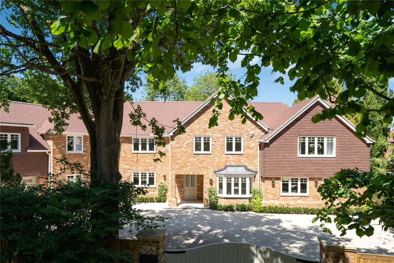 6 bed house for sale — Hedgerley Lane, Gerrards Cross, Buckinghamshire, SL9 7NS