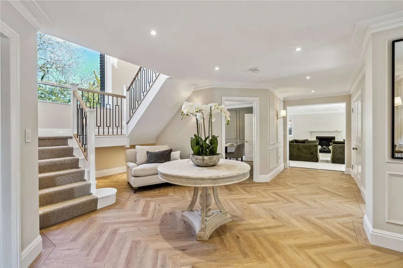 Hedgerley Lane, Gerrards Cross, Buckinghamshire, SL9 7NS, photo 2