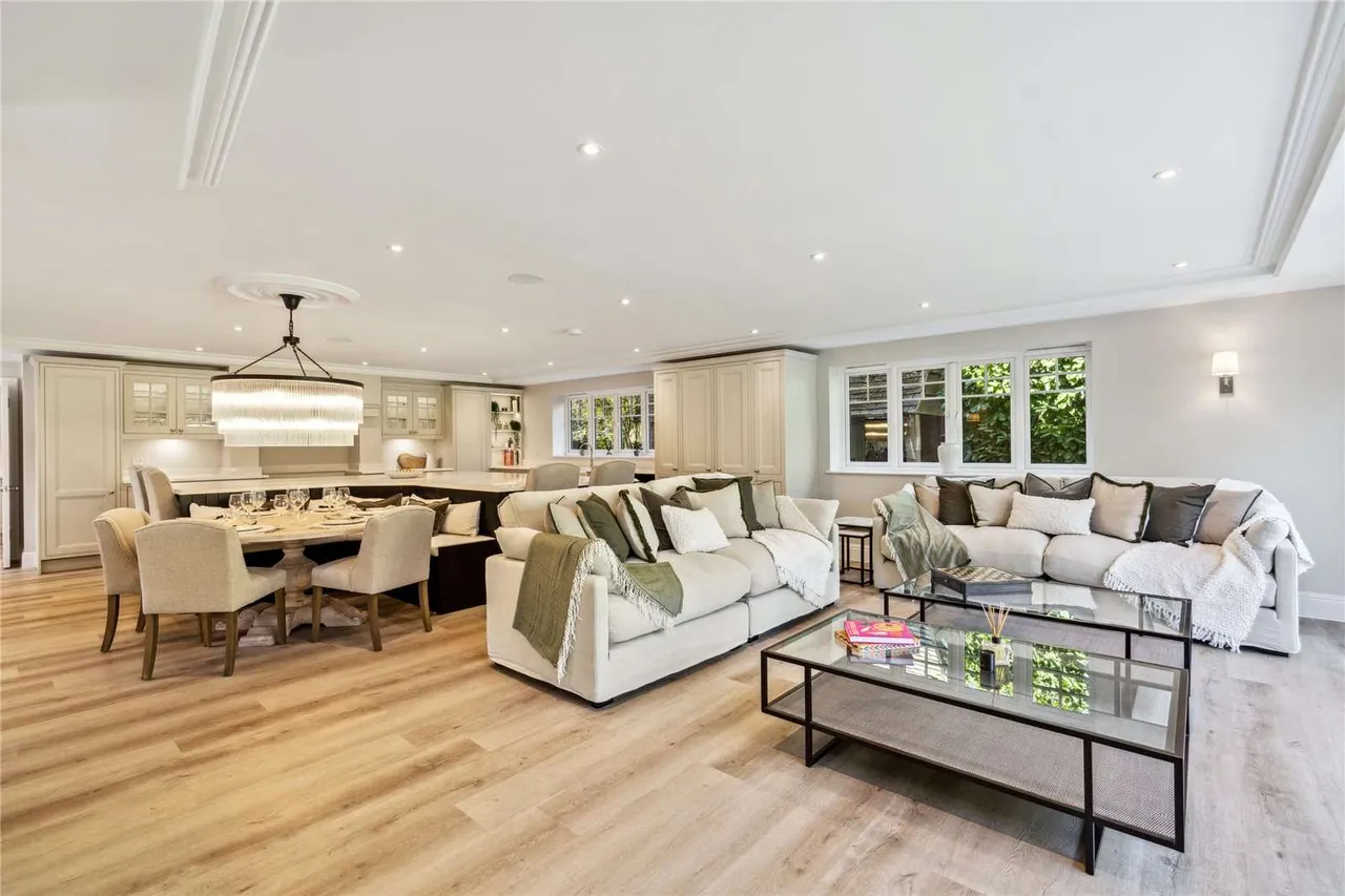 Hedgerley Lane, Gerrards Cross, Buckinghamshire, SL9 7NS, photo 4