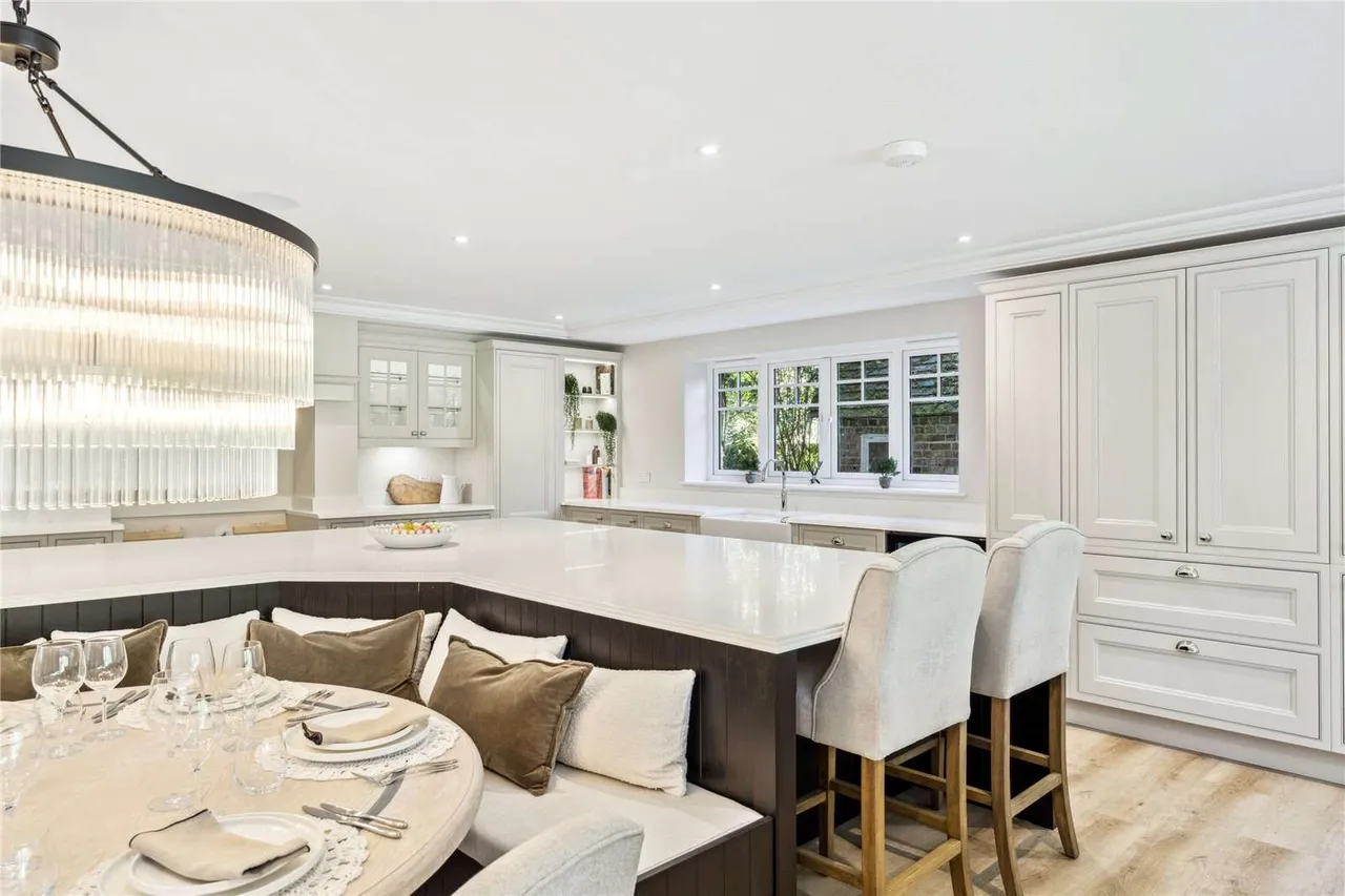 Hedgerley Lane, Gerrards Cross, Buckinghamshire, SL9 7NS, photo 3