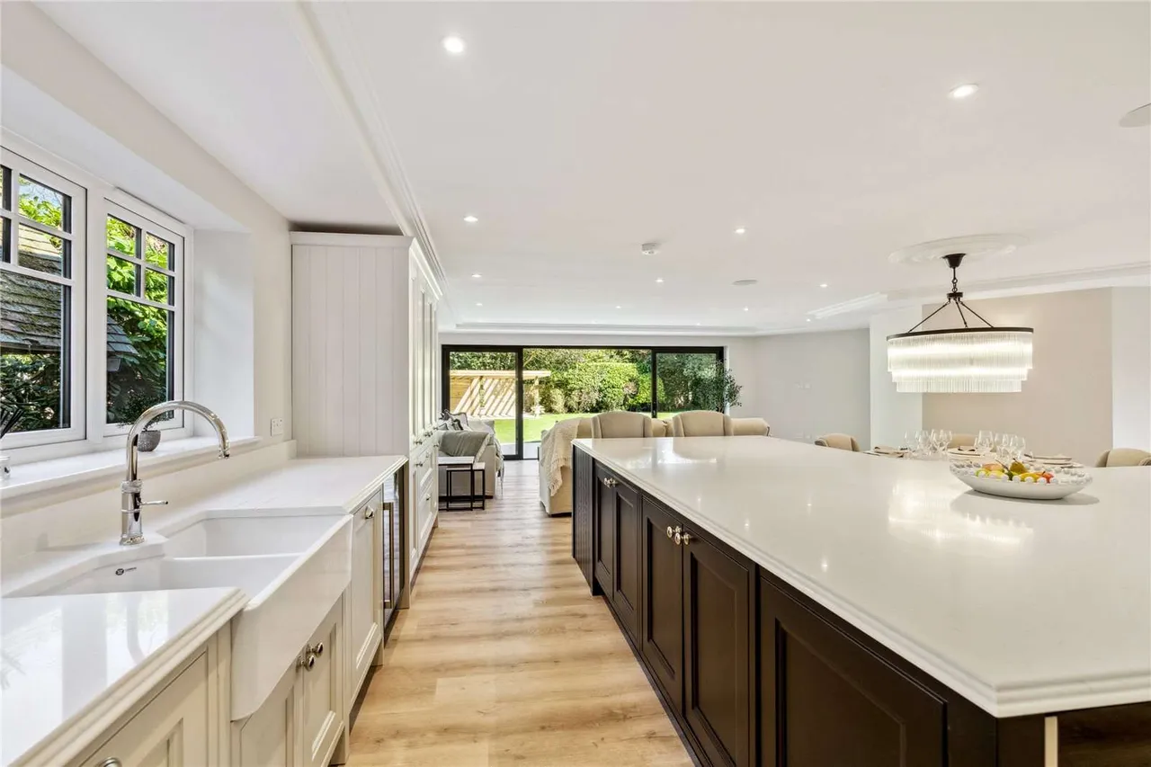 Hedgerley Lane, Gerrards Cross, Buckinghamshire, SL9 7NS, photo 8