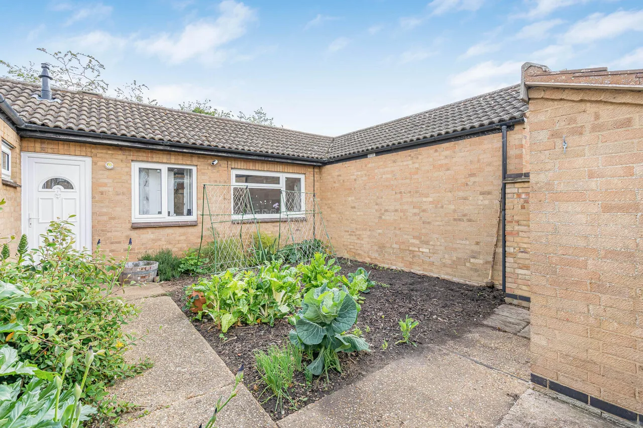 West Drive Gardens, Soham, CB7, photo 16
