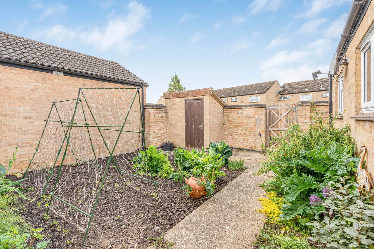 West Drive Gardens, Soham, CB7, photo 14