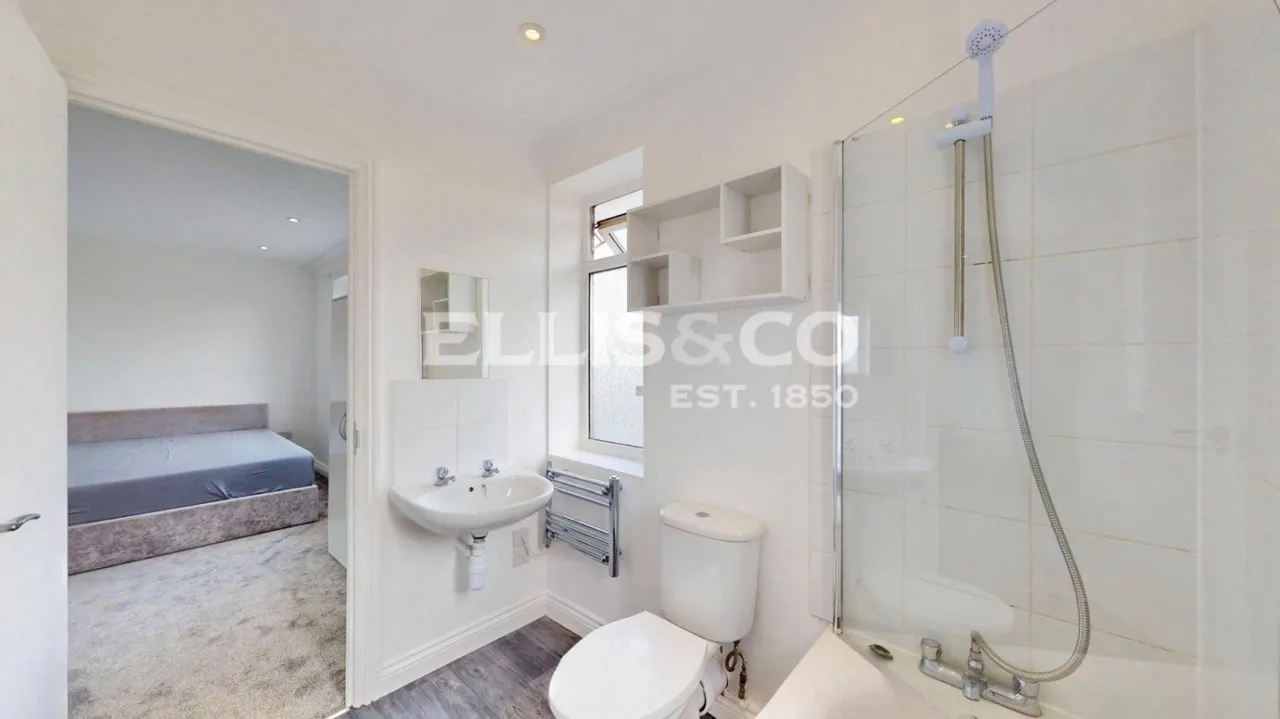 Thorn Close, Northolt, UB5, photo 4