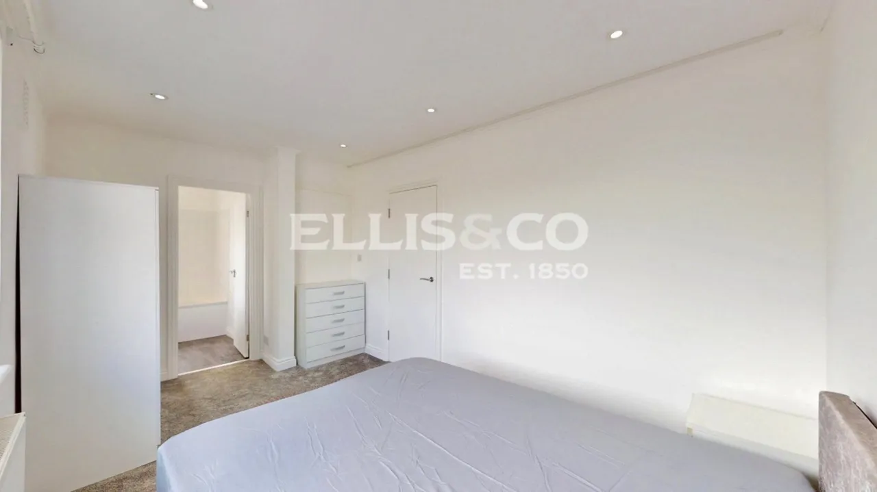 Thorn Close, Northolt, UB5, photo 9