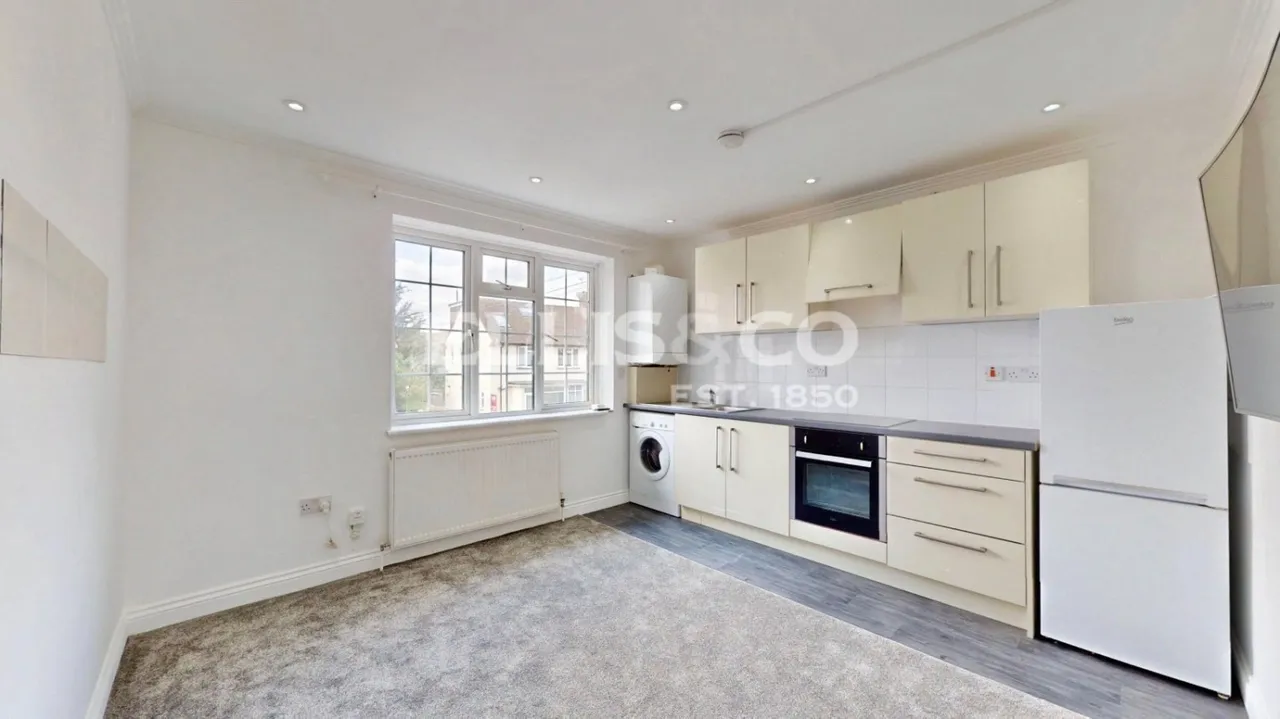 Thorn Close, Northolt, UB5, photo 2