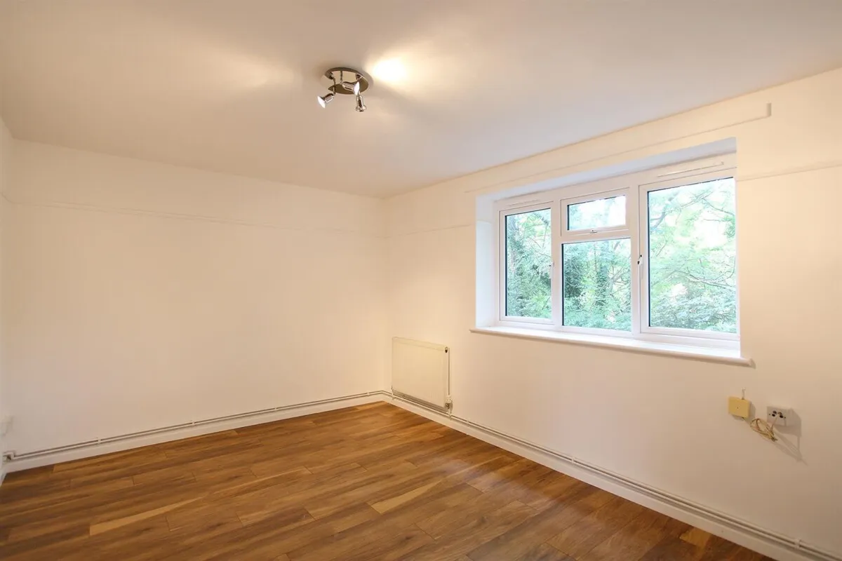 Lamport Close, London, SE18, photo 2