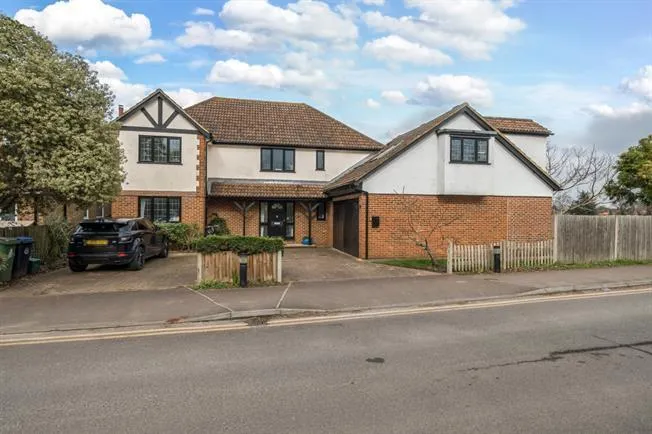 4 bed house to rent — Thames Ditton