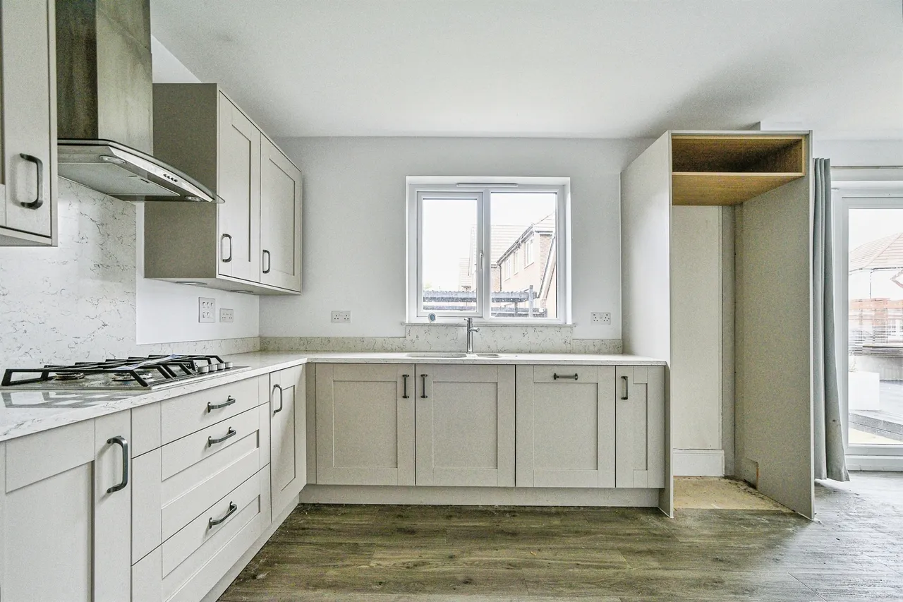 Crofton Road, Coate, Swindon, photo 4