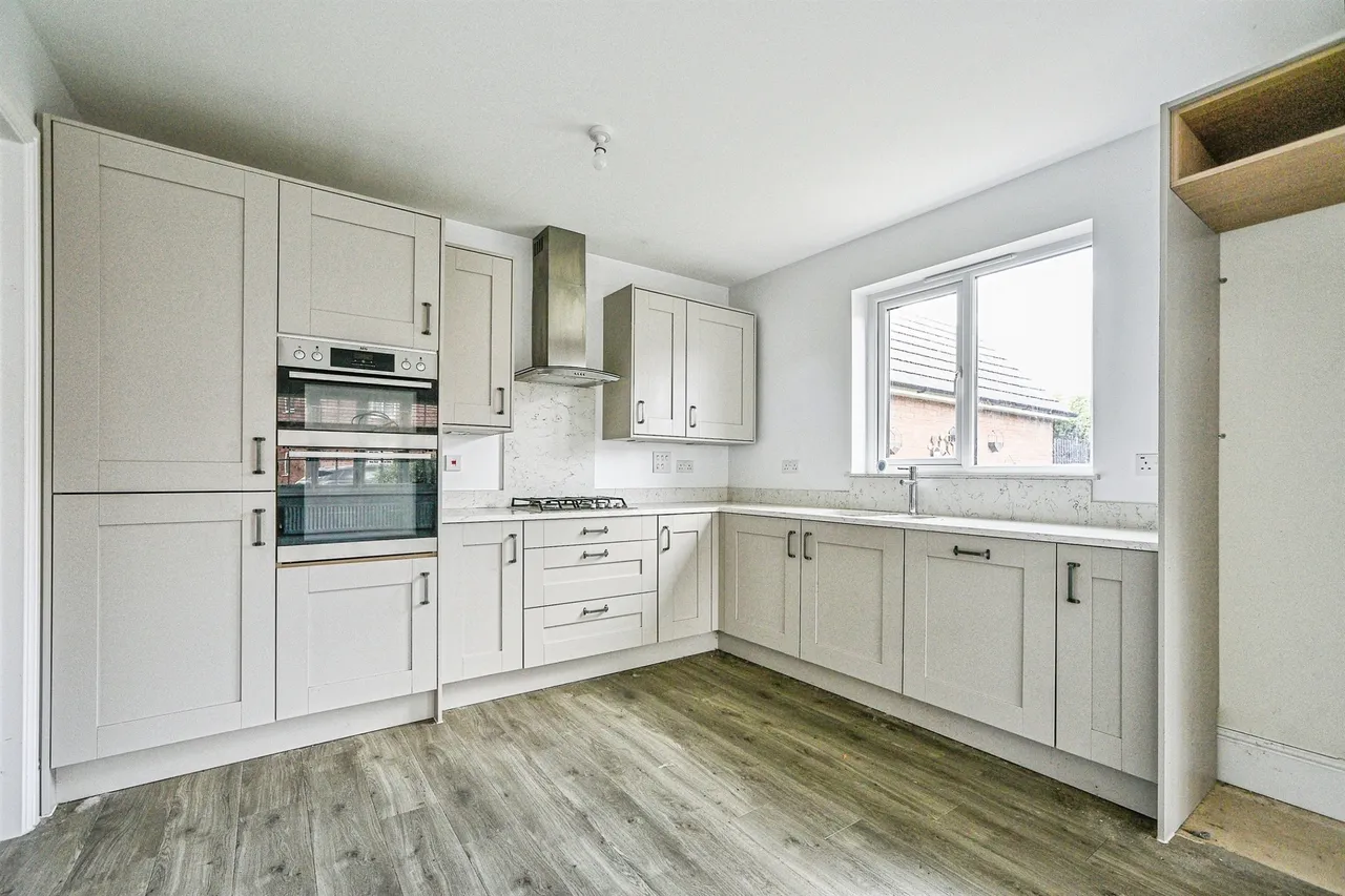 Crofton Road, Coate, Swindon, photo 6