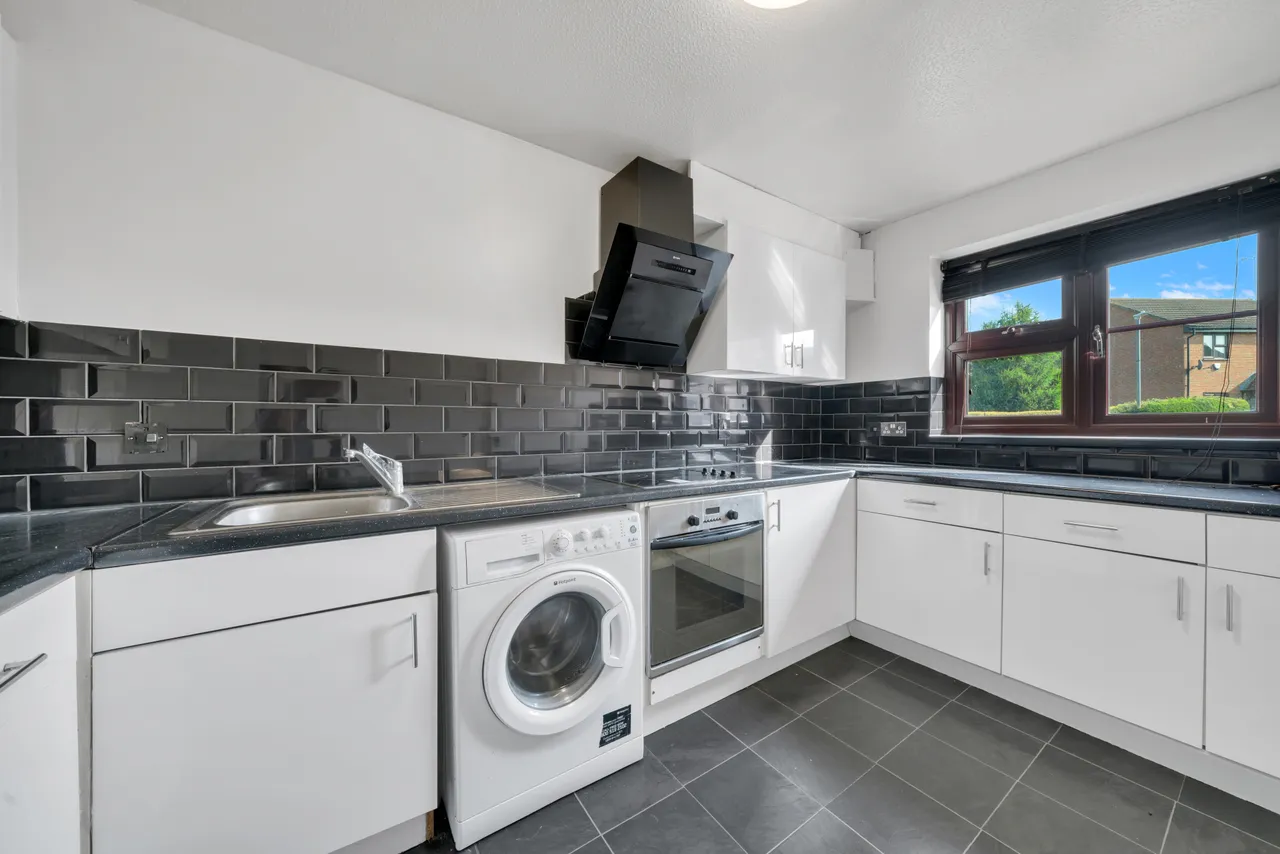 Ground Floor Flat, 22 Orchid Close, Romford, Essex, RM4 1DF, photo 6