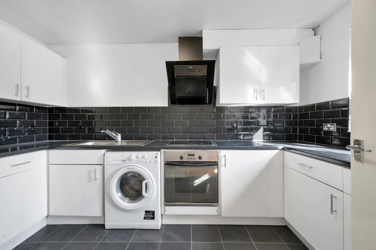 Ground Floor Flat, 22 Orchid Close, Romford, Essex, RM4 1DF, photo 5