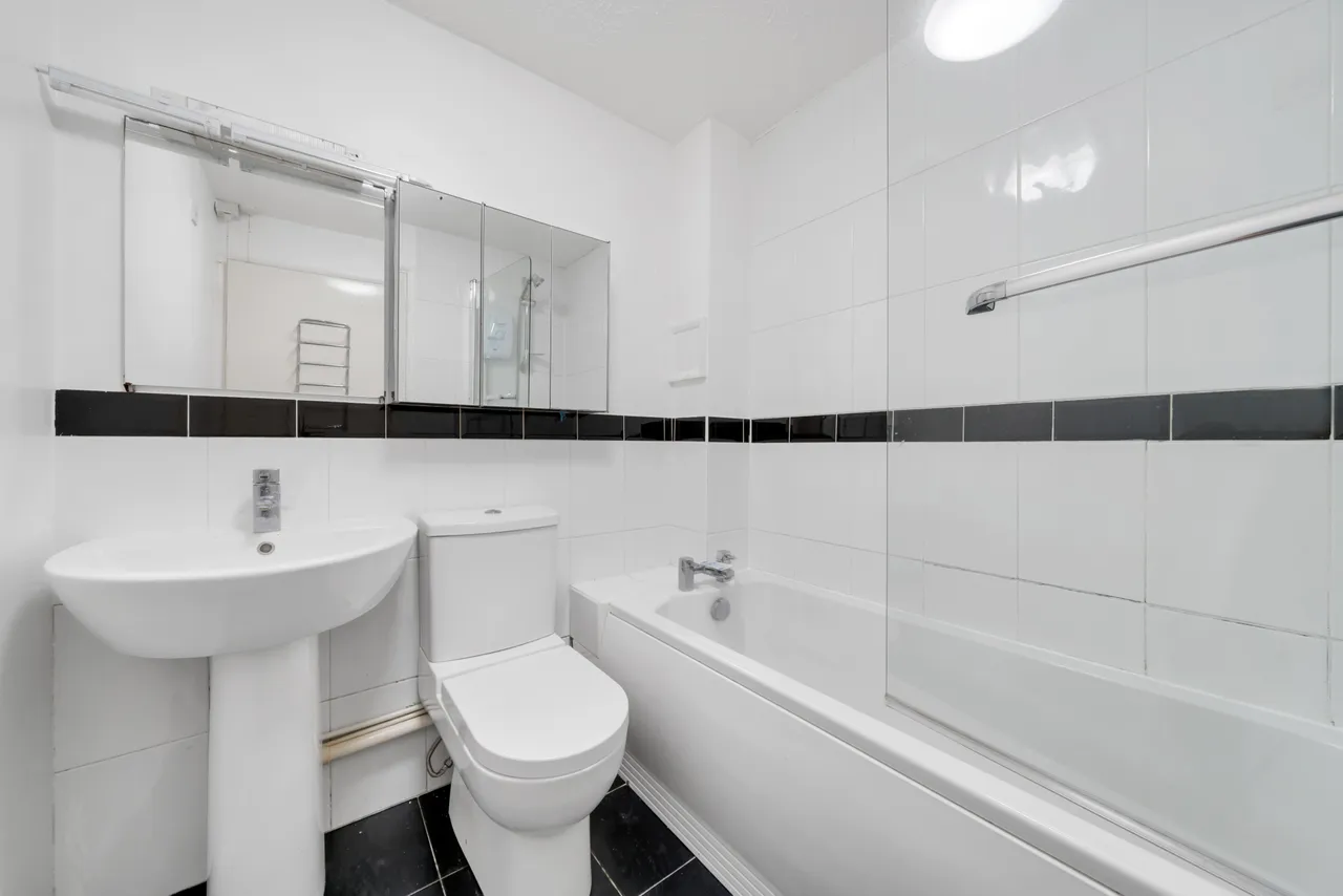 Ground Floor Flat, 22 Orchid Close, Romford, Essex, RM4 1DF, photo 9
