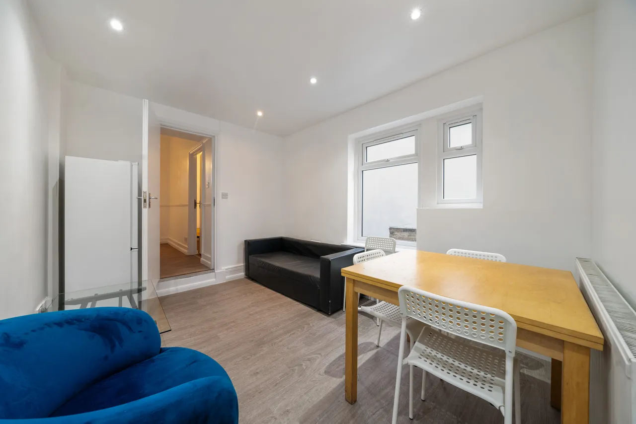 4 bed house to rent — Scales Road, London, N17