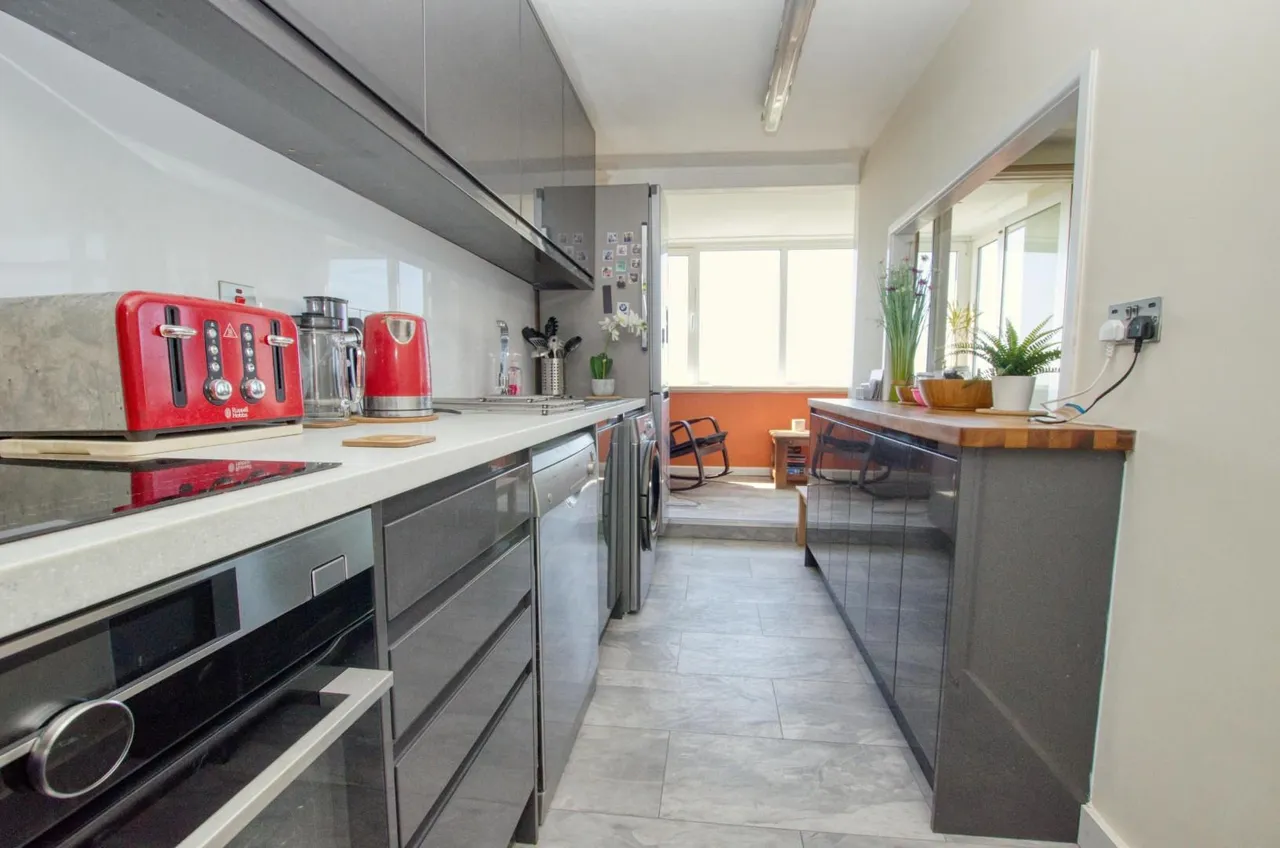 Bassett Avenue, Bassett, Southampton, SO16 7FB, photo 5