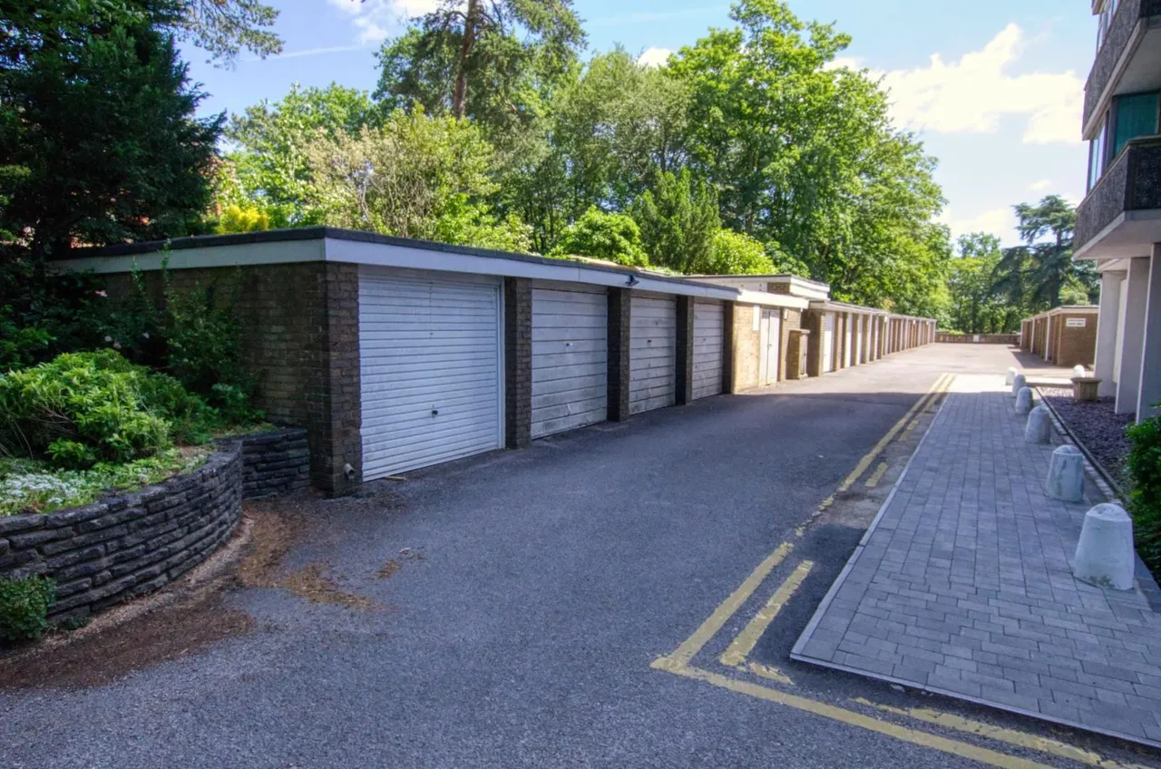 Bassett Avenue, Bassett, Southampton, SO16 7FB, photo 16