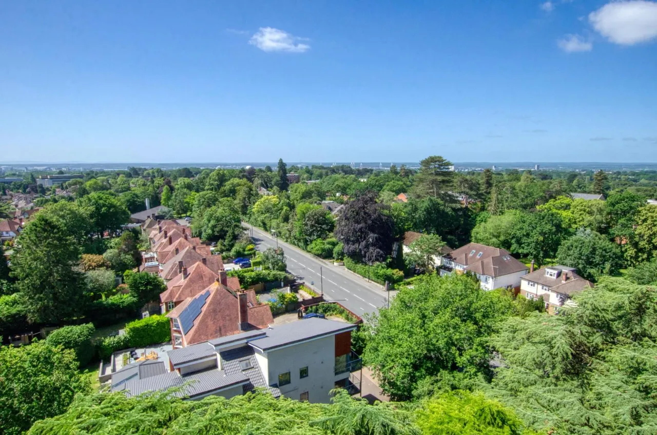 Bassett Avenue, Bassett, Southampton, SO16 7FB, photo 13