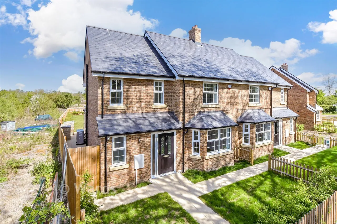 4 bed house for sale, Claygate, Marden, TN12