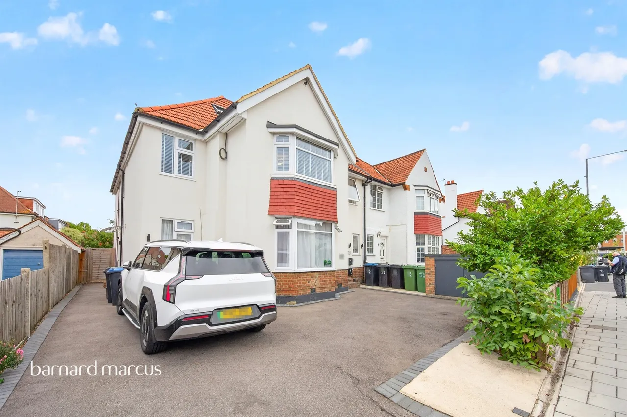 2 bed flat for sale — Ewell Road, Surbiton