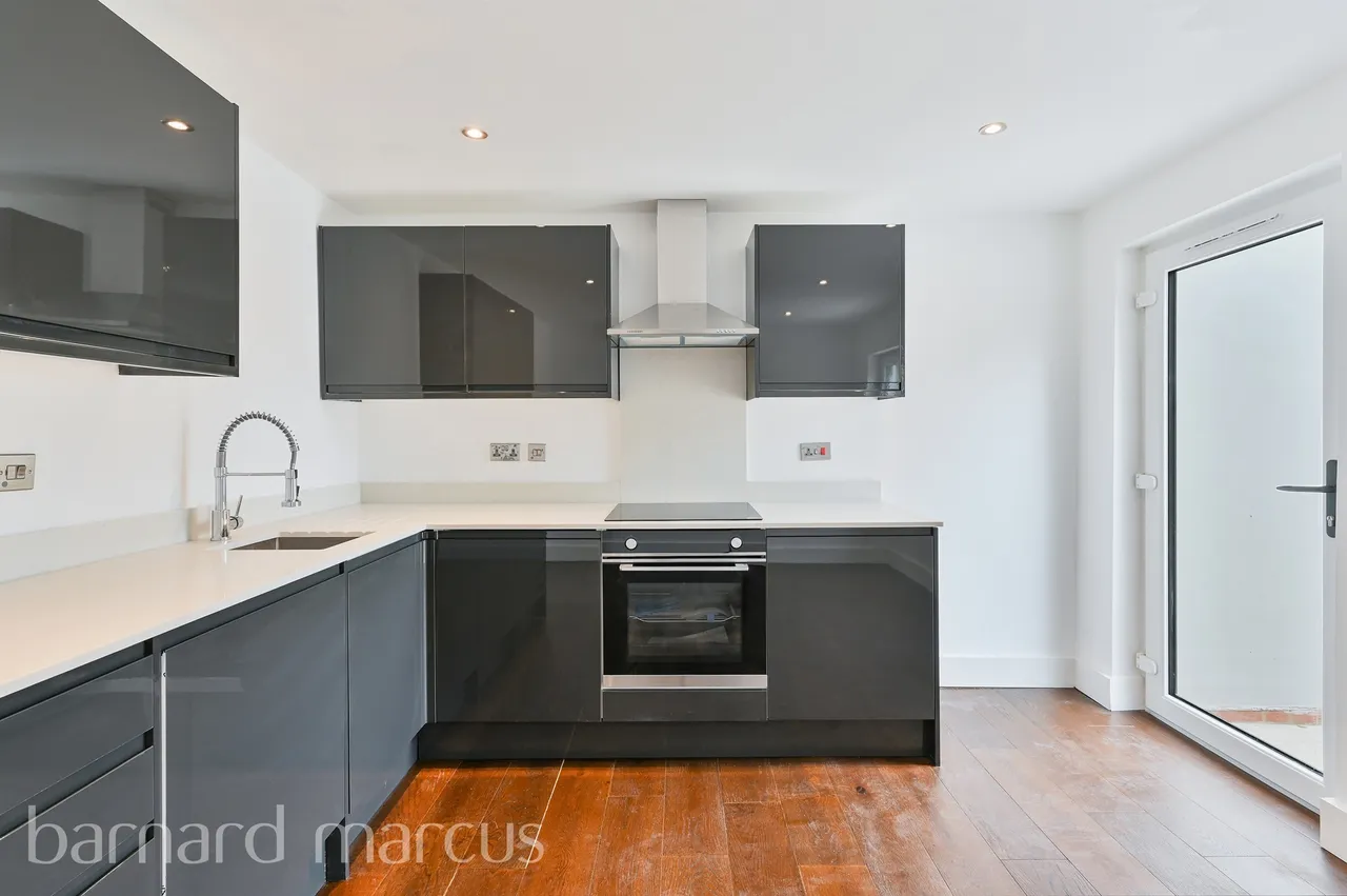 Barnlea Close, Hanworth, photo 6