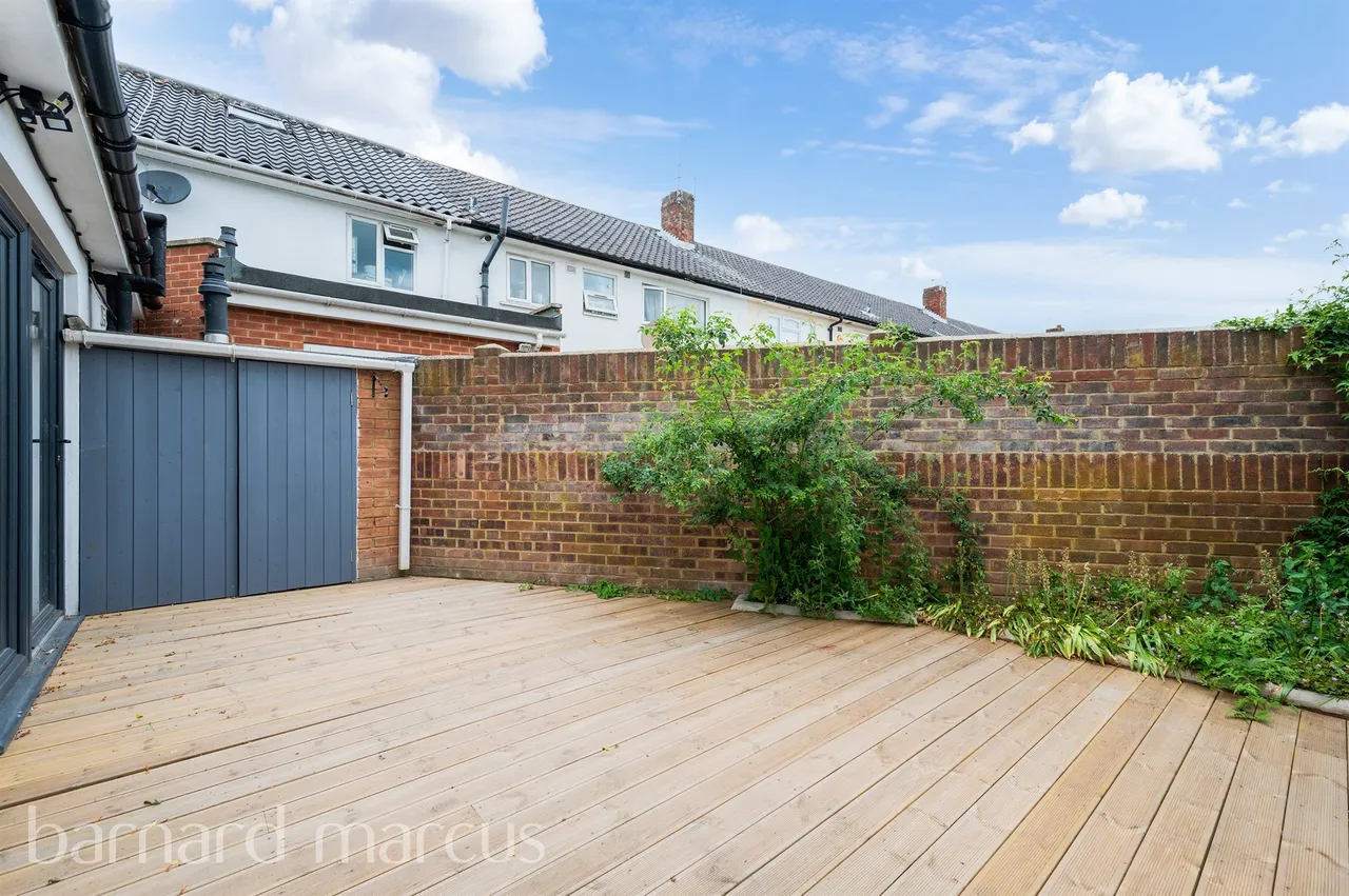Barnlea Close, Hanworth, photo 2