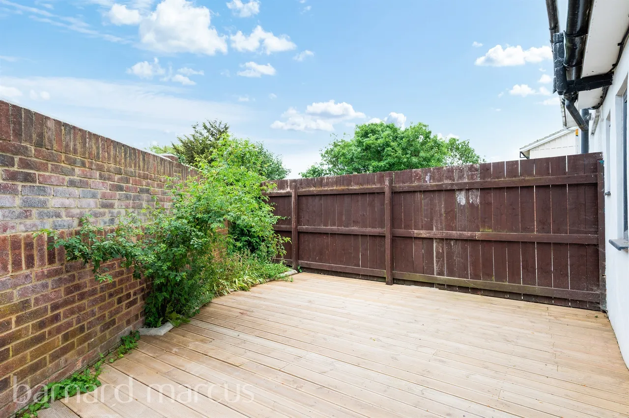Barnlea Close, Hanworth, photo 9