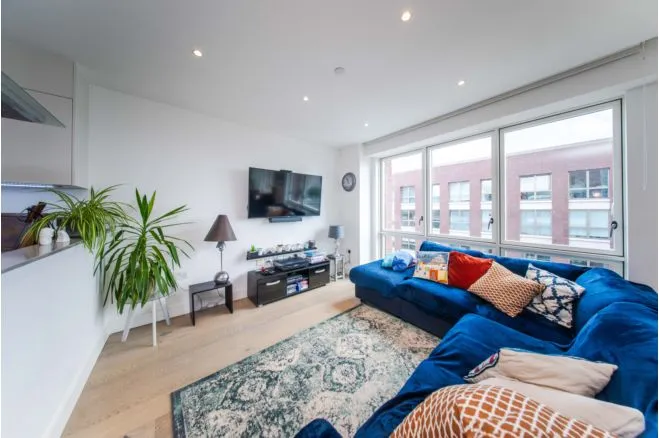 2 bed flat for sale, Arniston Way, London, E14