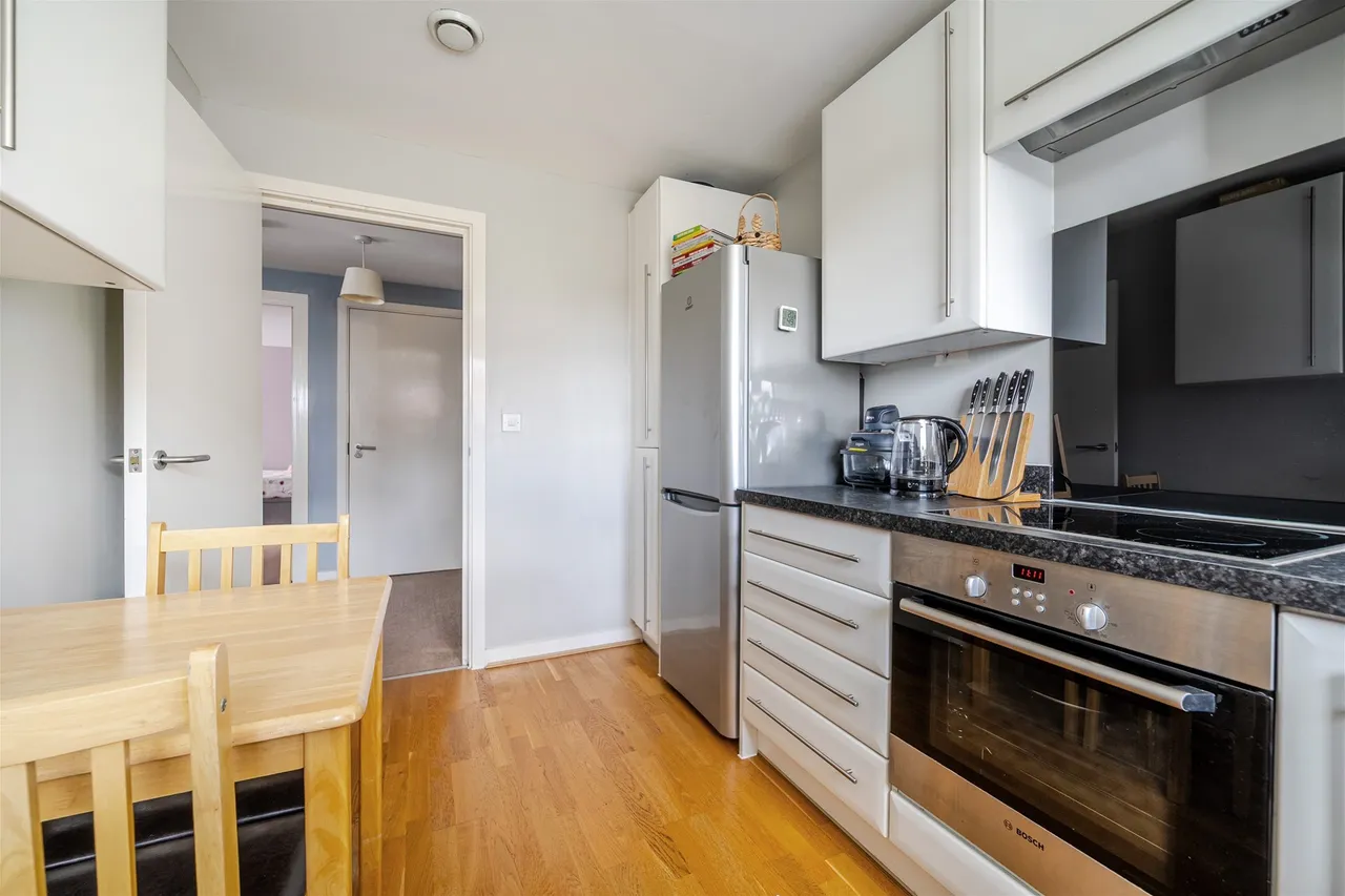 SERPENTINE CLOSE, Romford, Essex RM6 4EY, photo 8