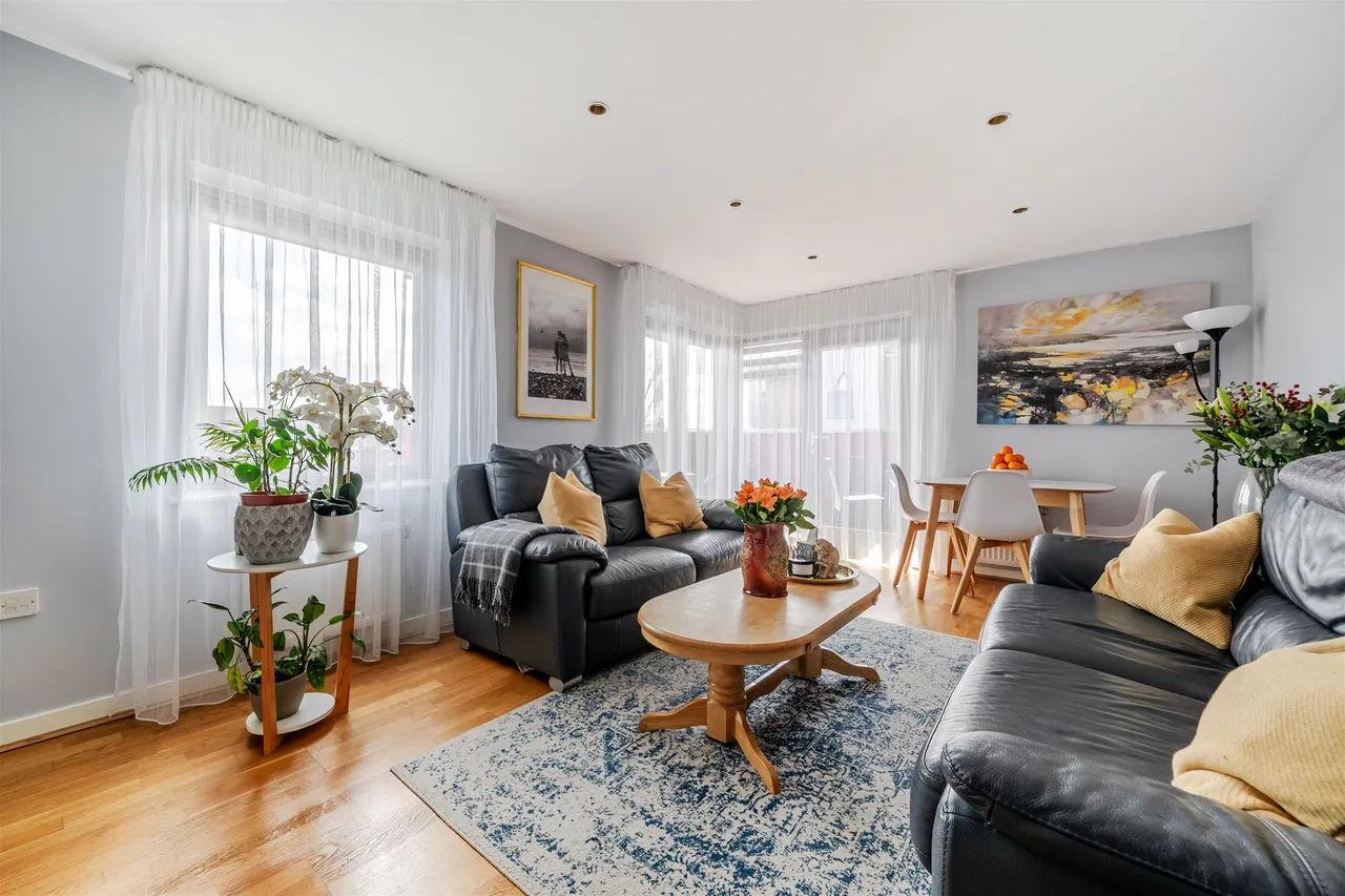 SERPENTINE CLOSE, Romford, Essex RM6 4EY, photo 5