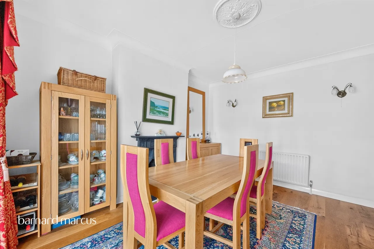 Leyfield, Worcester Park, photo 9