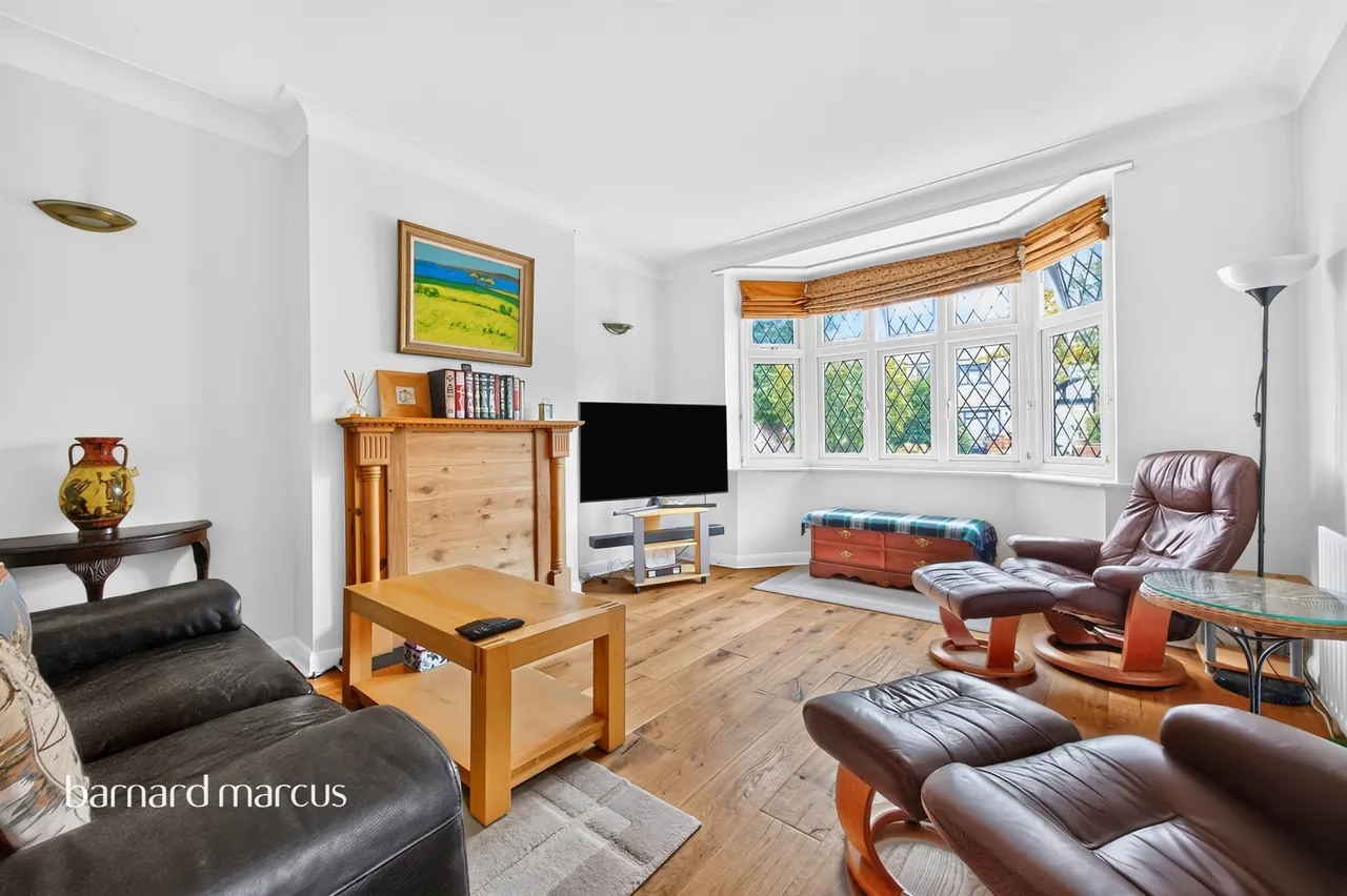 Leyfield, Worcester Park, photo 2