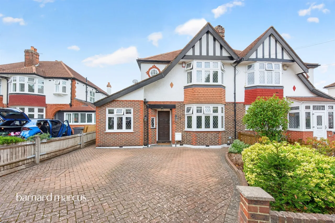 3 bed house for sale — Leyfield, Worcester Park