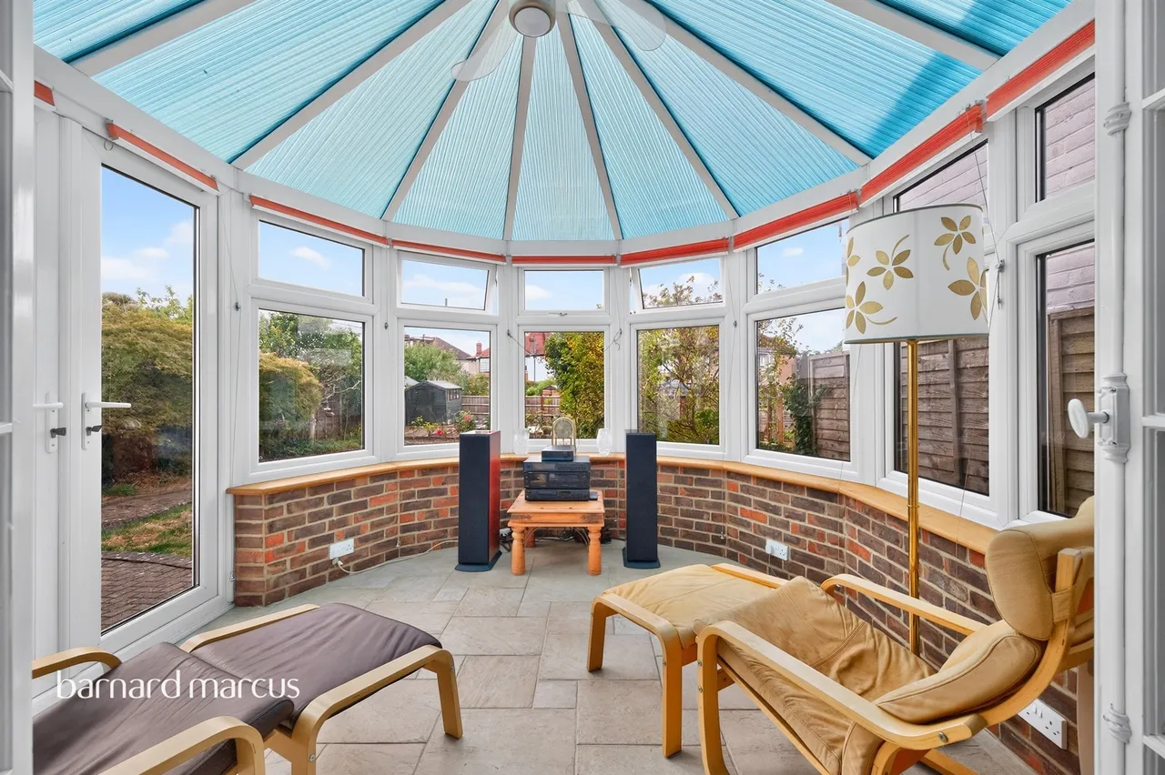 Leyfield, Worcester Park, photo 4