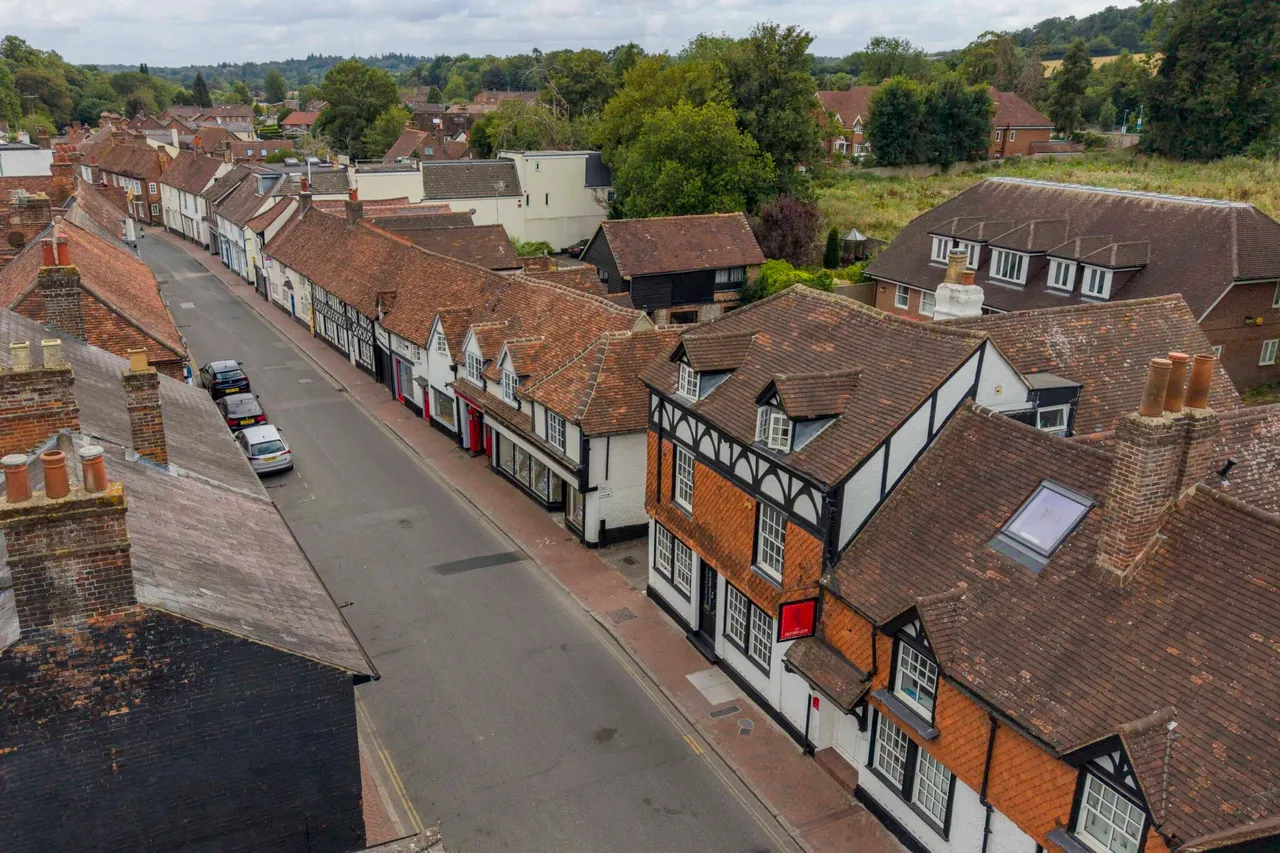 High Street, HP16, photo 14