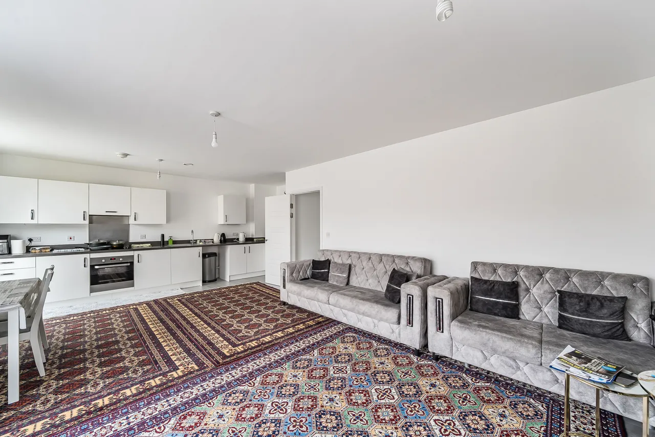 Flat 7, 9 Trobridge Parade, London, photo 6